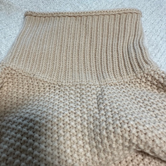 Cream knit turtleneck sweater - Picture 2 of 3